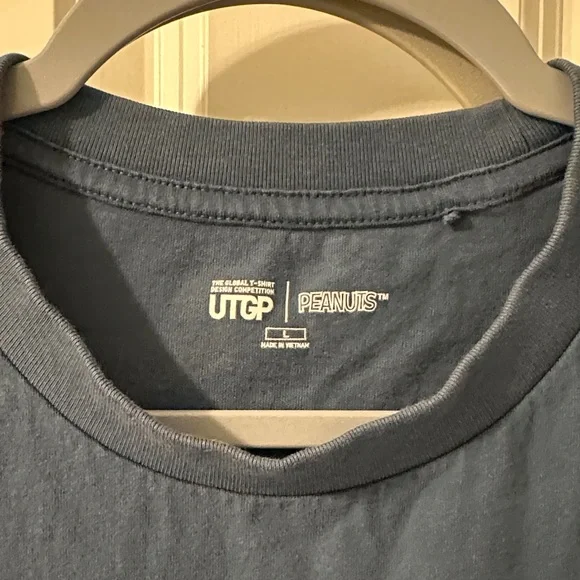 Uniqlo Blue Graphic Tee with Peanuts Design - Picture 3 of 4